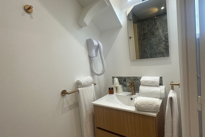 Room 17 of 24