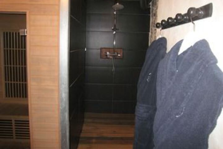 Room 2 of 24
