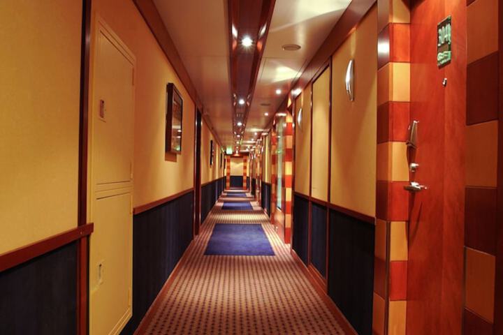 Room 10 of 135