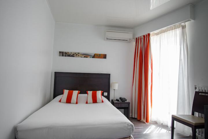 Room 12 of 63