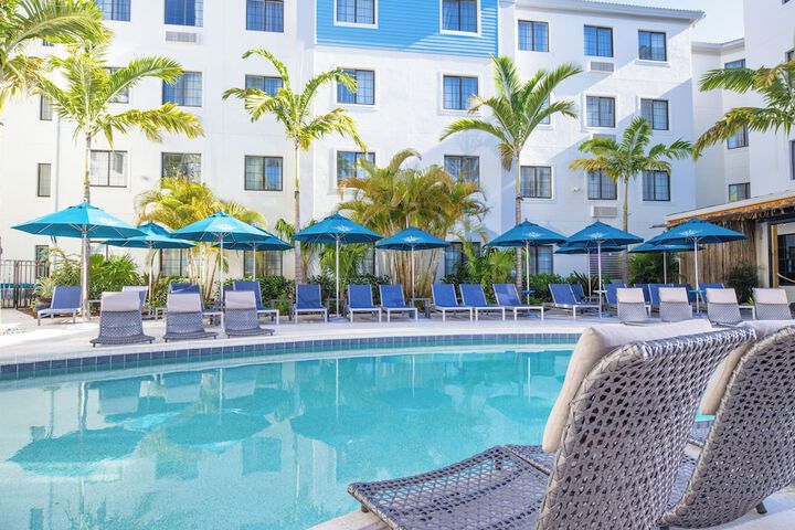 Hotel Pool