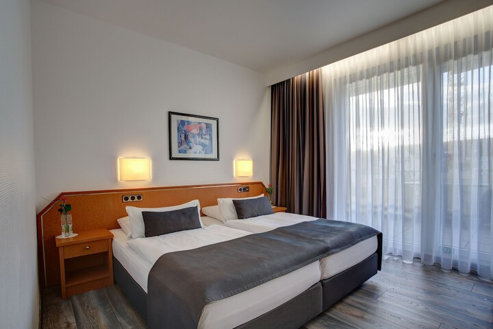 Room 26 of 84