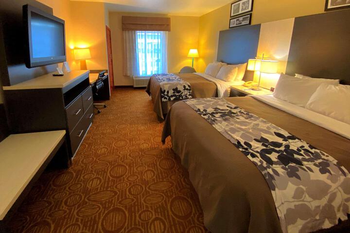 2 Queen Beds
