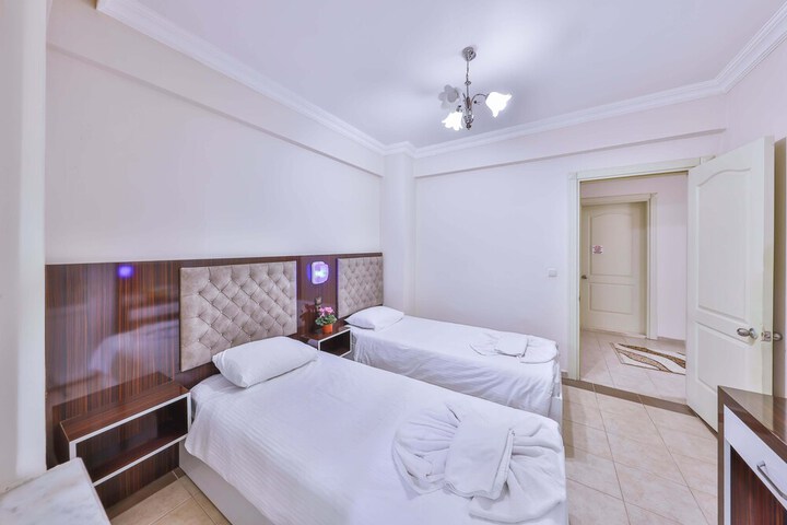 Room 6 of 53