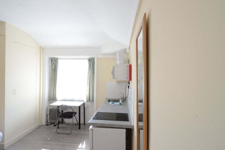 Room 193 of 371