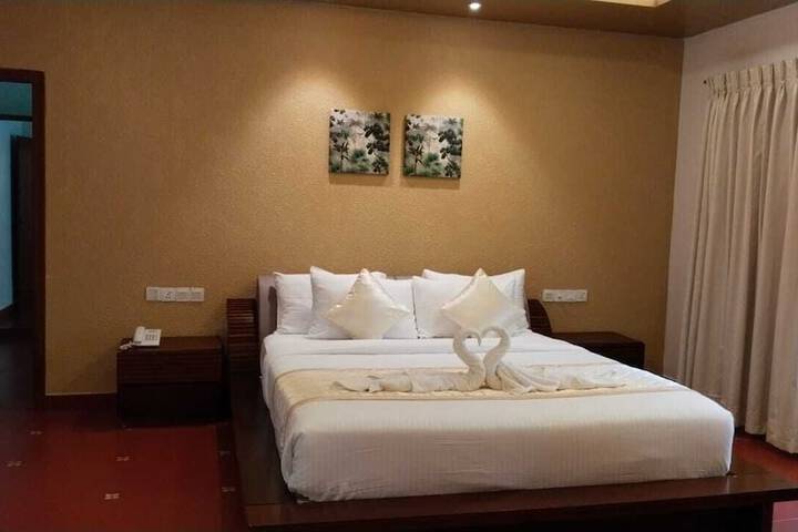 Room 6 of 33