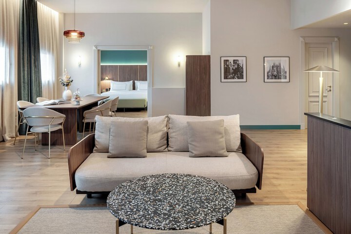 Room 43 of 137