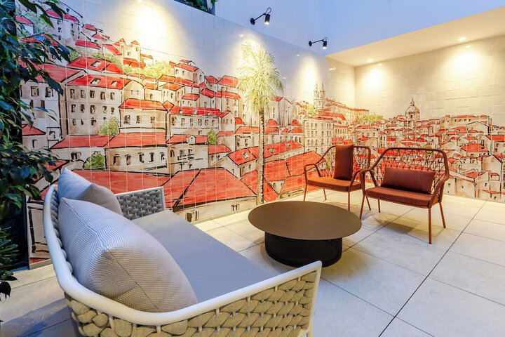 Lounge 69 of 93