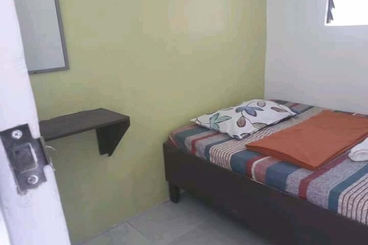 Room 13 of 33