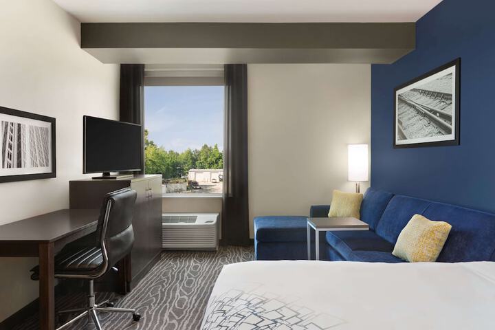 1 King Bed Mobility Accessible (23 of 23)