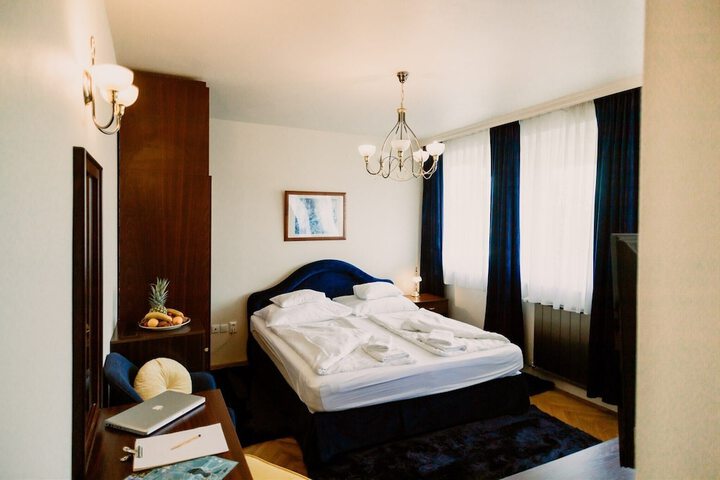 Room 19 of 47