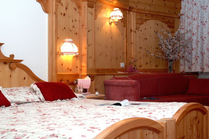 Room 3 of 20