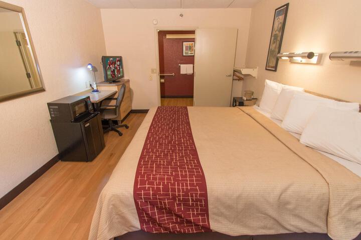 Standard King Bed Accessible (21 of 23)