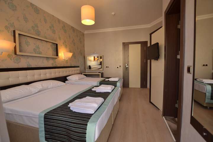Room 5 of 83