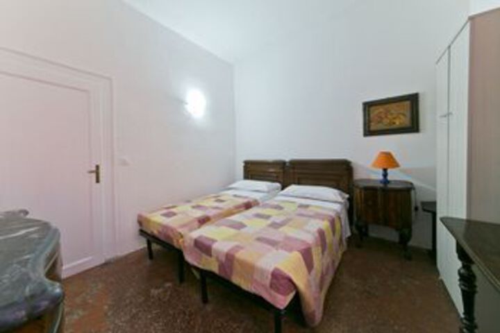 Room 9 of 10