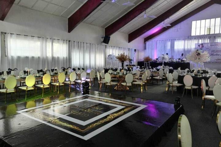 Ballroom/Hall 15 of 16