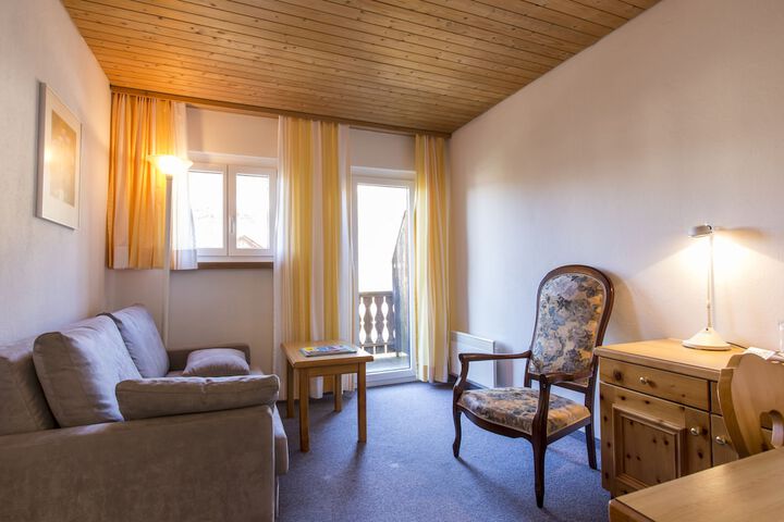 Room 6 of 10