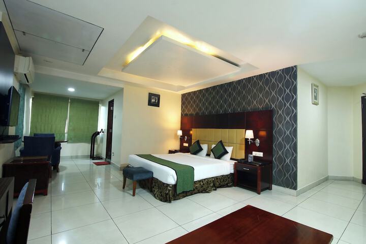 Room 27 of 83