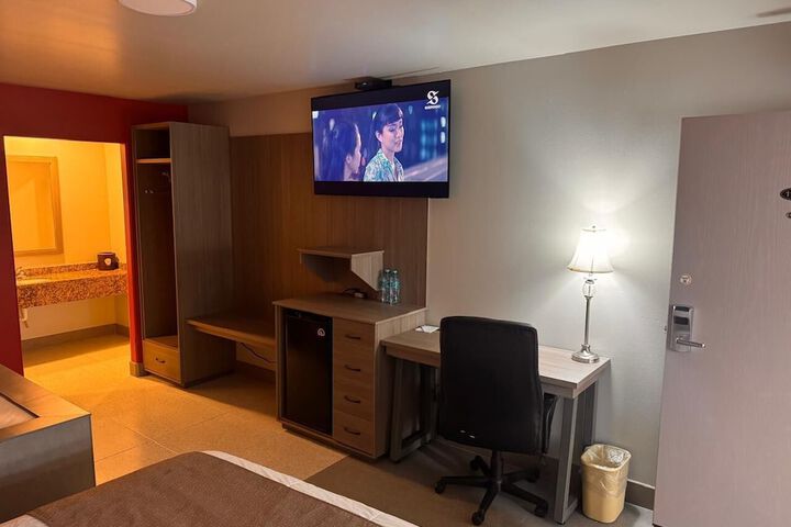 Room 10 of 21