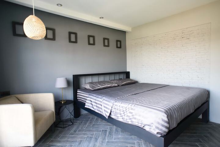 Room 32 of 102
