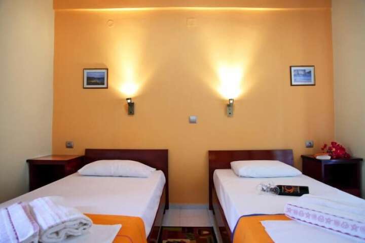 Room 6 of 14