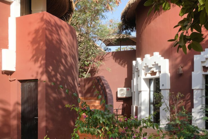 Hotel Exterior 42 of 53