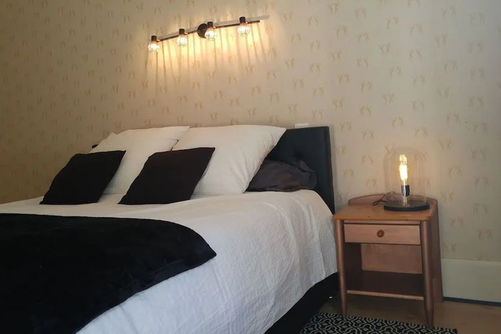 Room 4 of 13