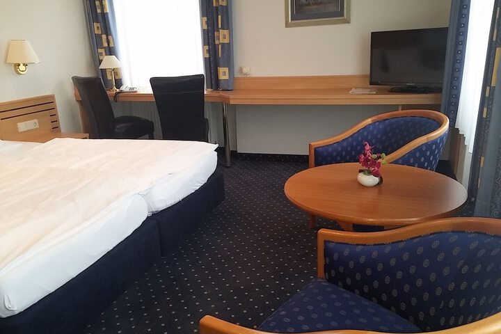 Room 14 of 36