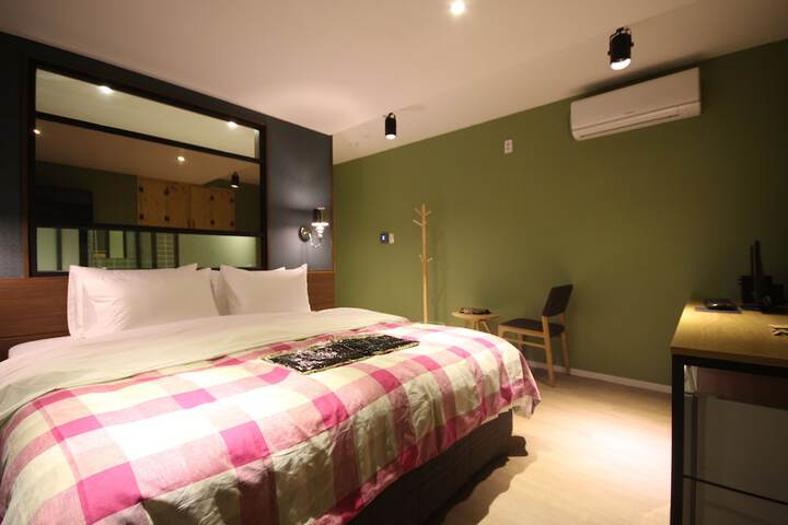Room 4 of 66