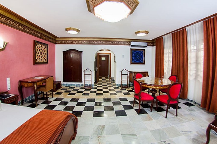 Room 4 of 52