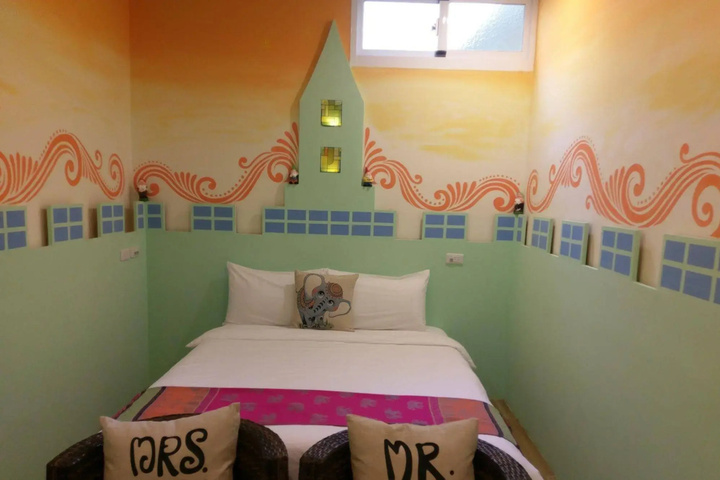 Room 2 of 11