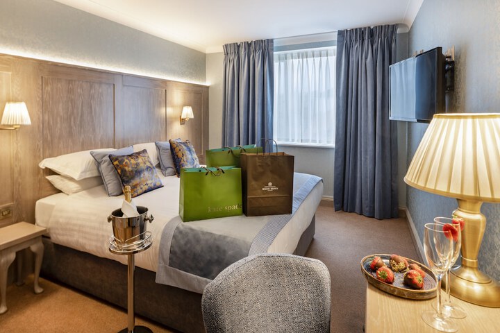 Room 4 of 32