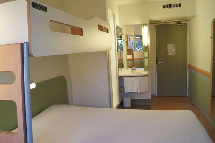 Room 34 of 65