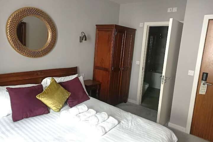 Room 10 of 24