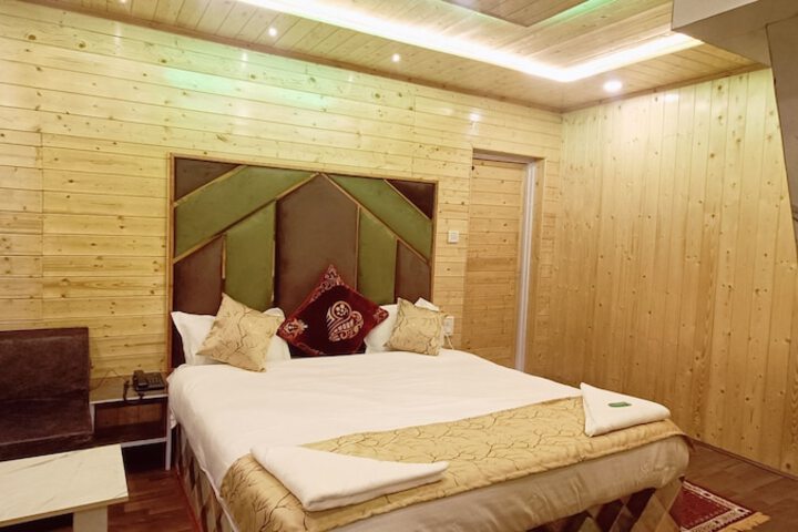 Room 8 of 68