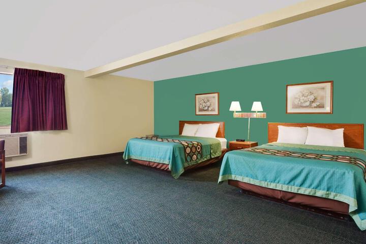 2 Queen Beds (14 of 17)