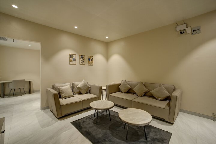Room 5 of 63