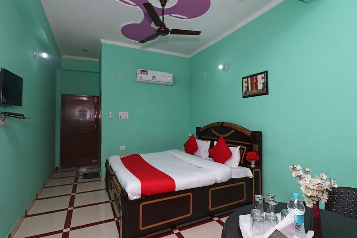Room 2 of 10