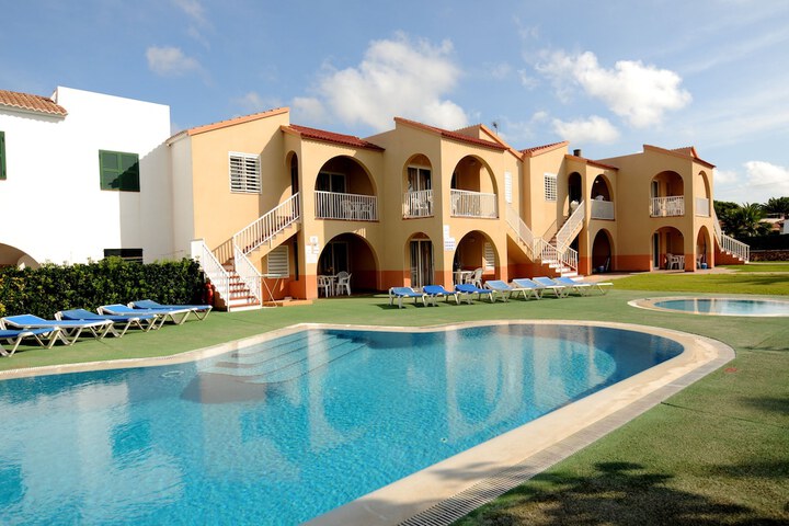 Pools & Facilities