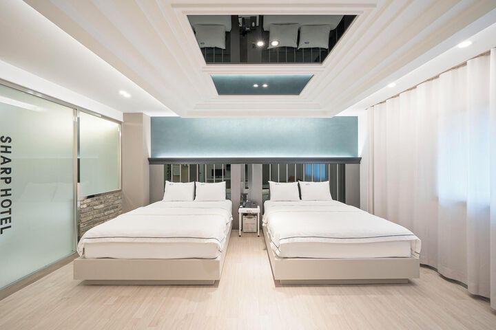 Room 44 of 58
