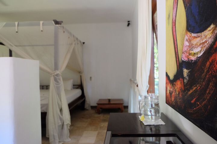 Room 12 of 76