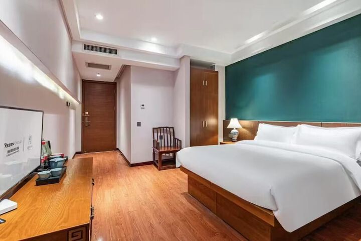 Room 17 of 25