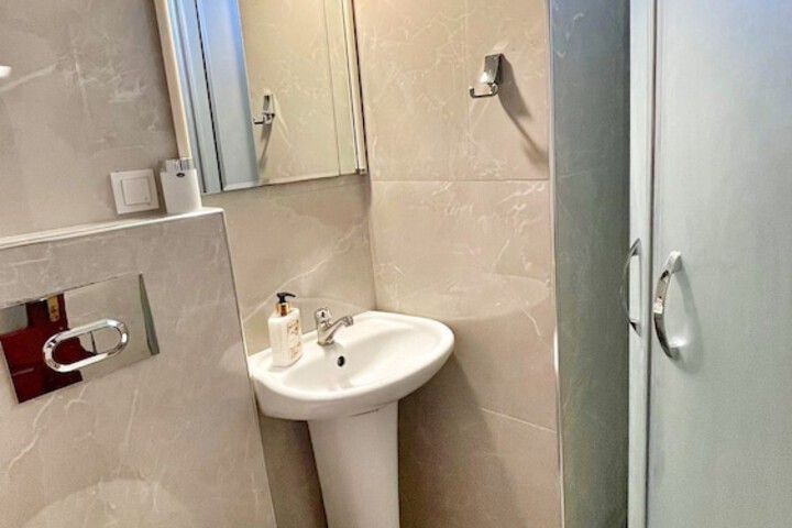 Room 15 of 28