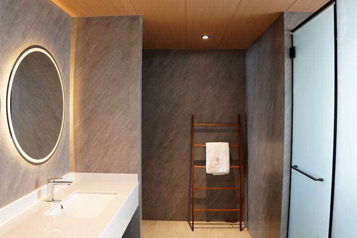 Room 42 of 71