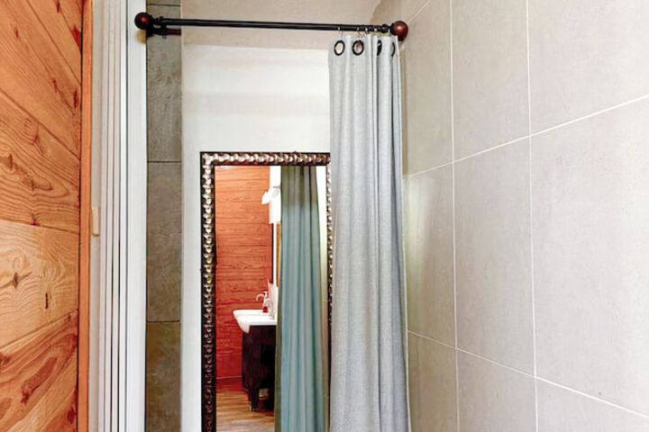 Room 12 of 32
