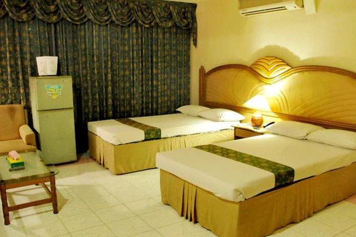 Room 6 of 14
