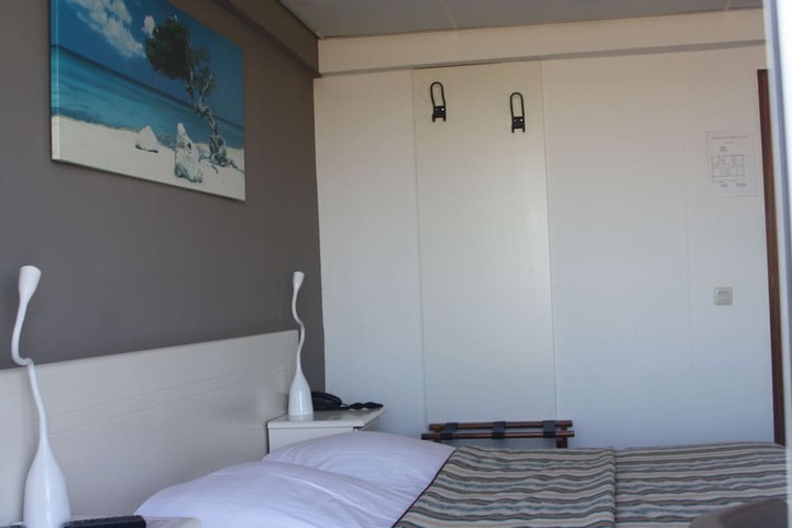 Room 25 of 139