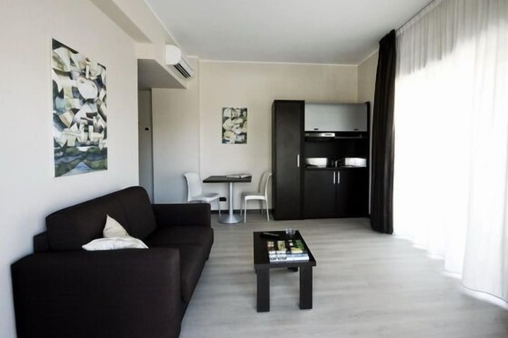 Room 14 of 34