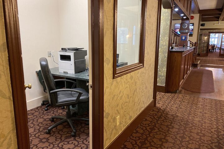 Business Center 44 of 51