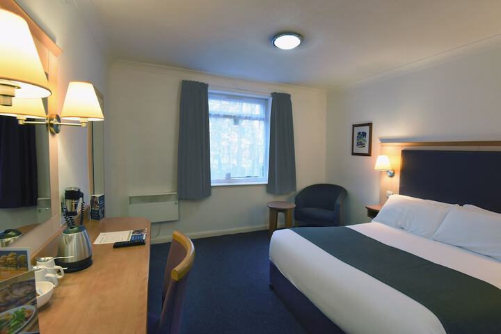 Room 5 of 27